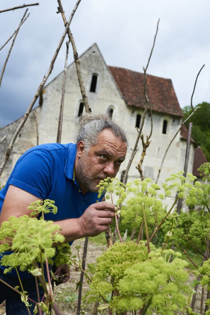 Jeff de Mareüil dans le jardin de la Corroirie
